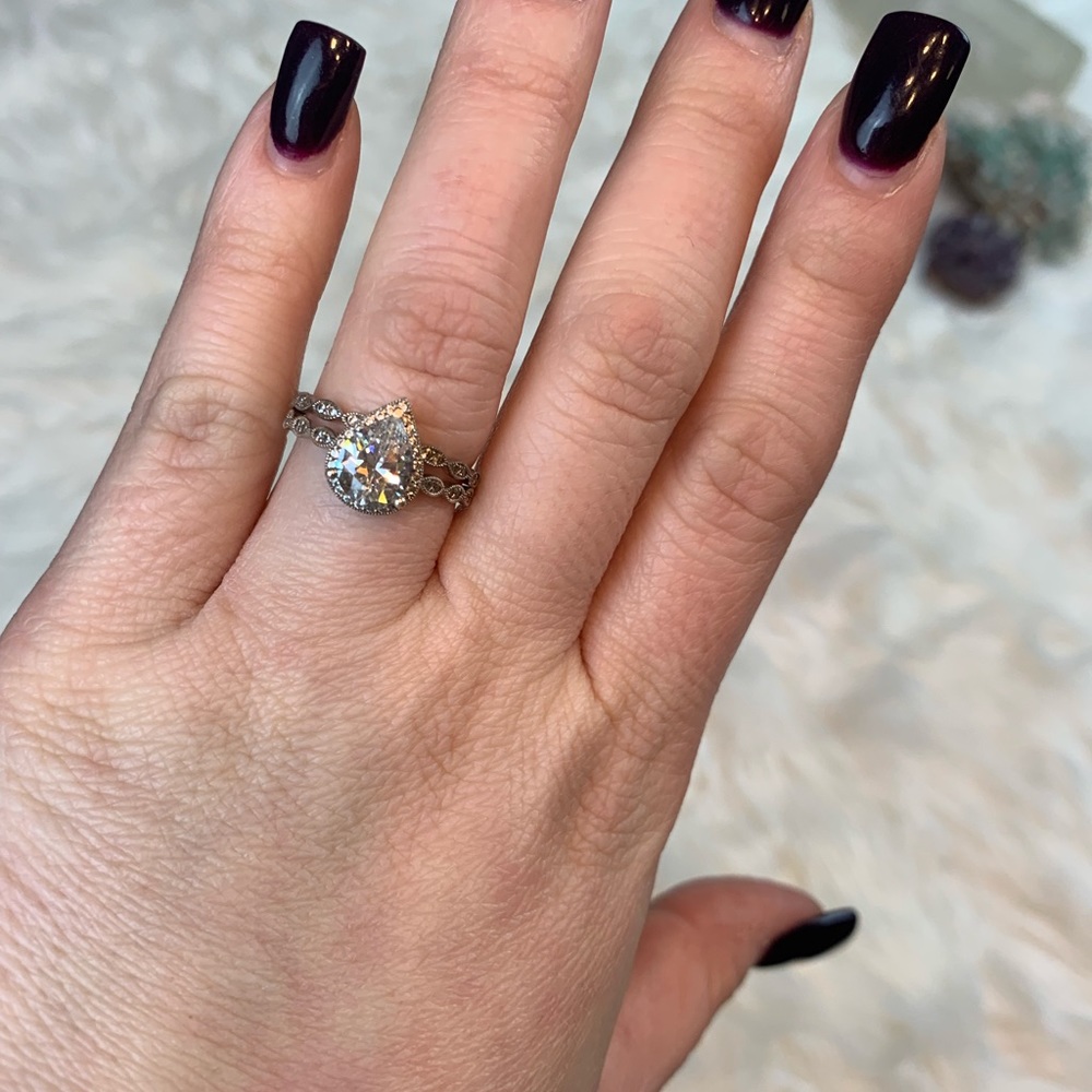 Pear shaped sterling silver engagement ring & band - Picture 3 of 8